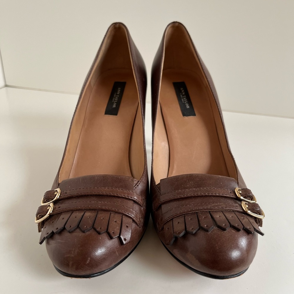 Ann Taylor Brown Kilted Pumps size 7.5 - Picture 8 of 9